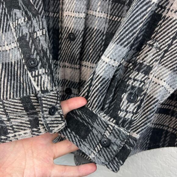 Casa Cabana Jackie Plaid Flannel Button Front Shacket Black Grey Size Medium - Picture 4 of 6
